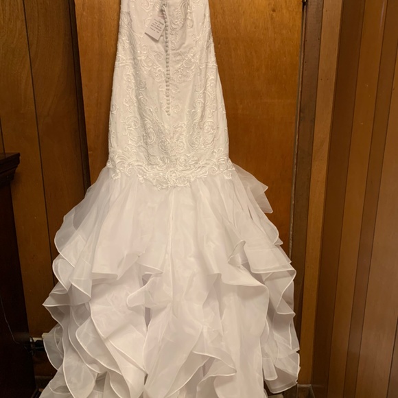 Wedding dress - Picture 6 of 8